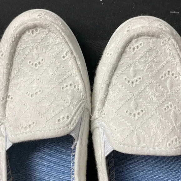CORAL BAY MOZIE WOMENS SIZE 8 WHITE EYELET SLIP ON LOAFER COMFORT SHOE CLEAN - Picture 14 of 14